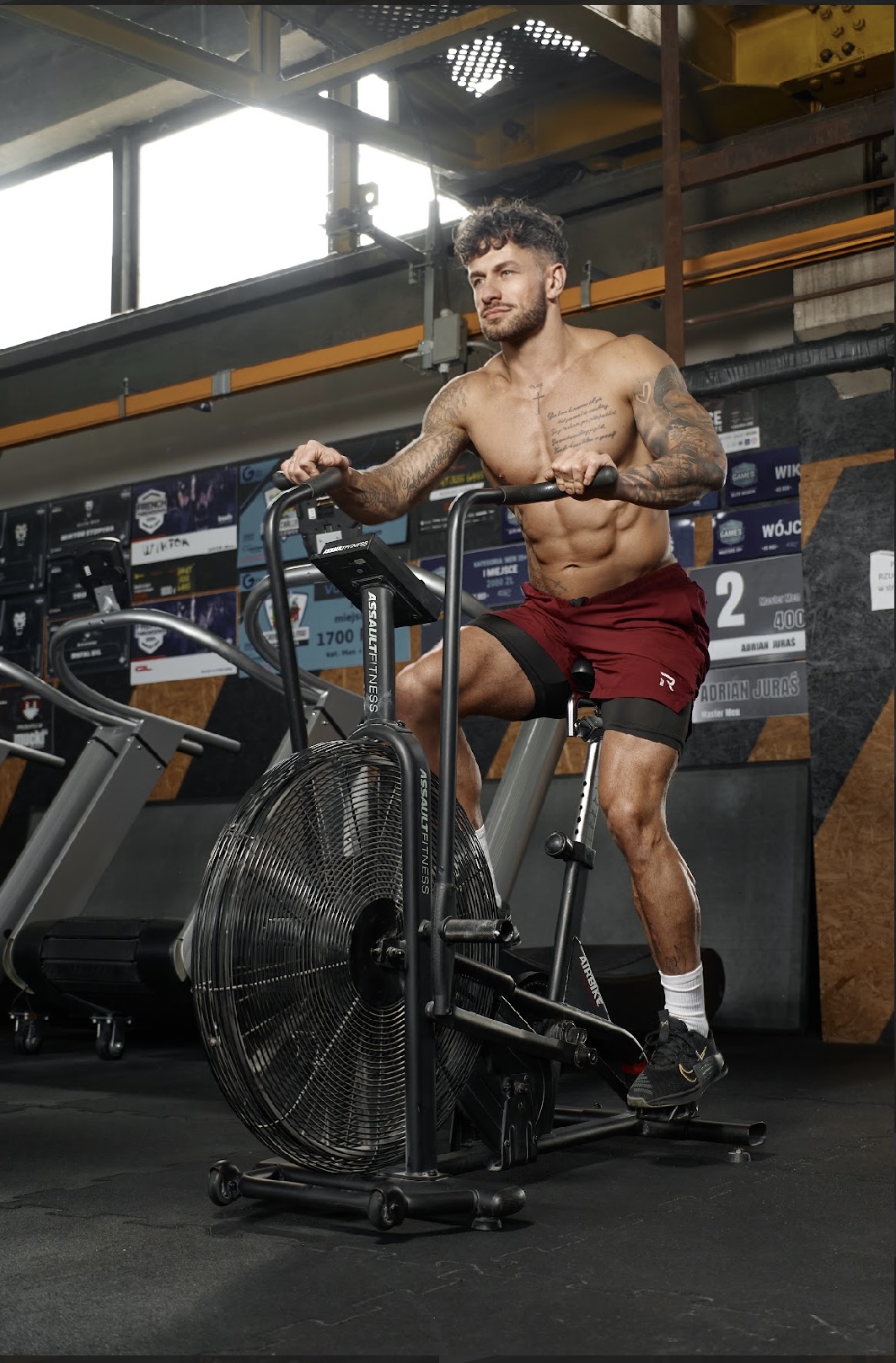 Trening kondycyjny — assault bike